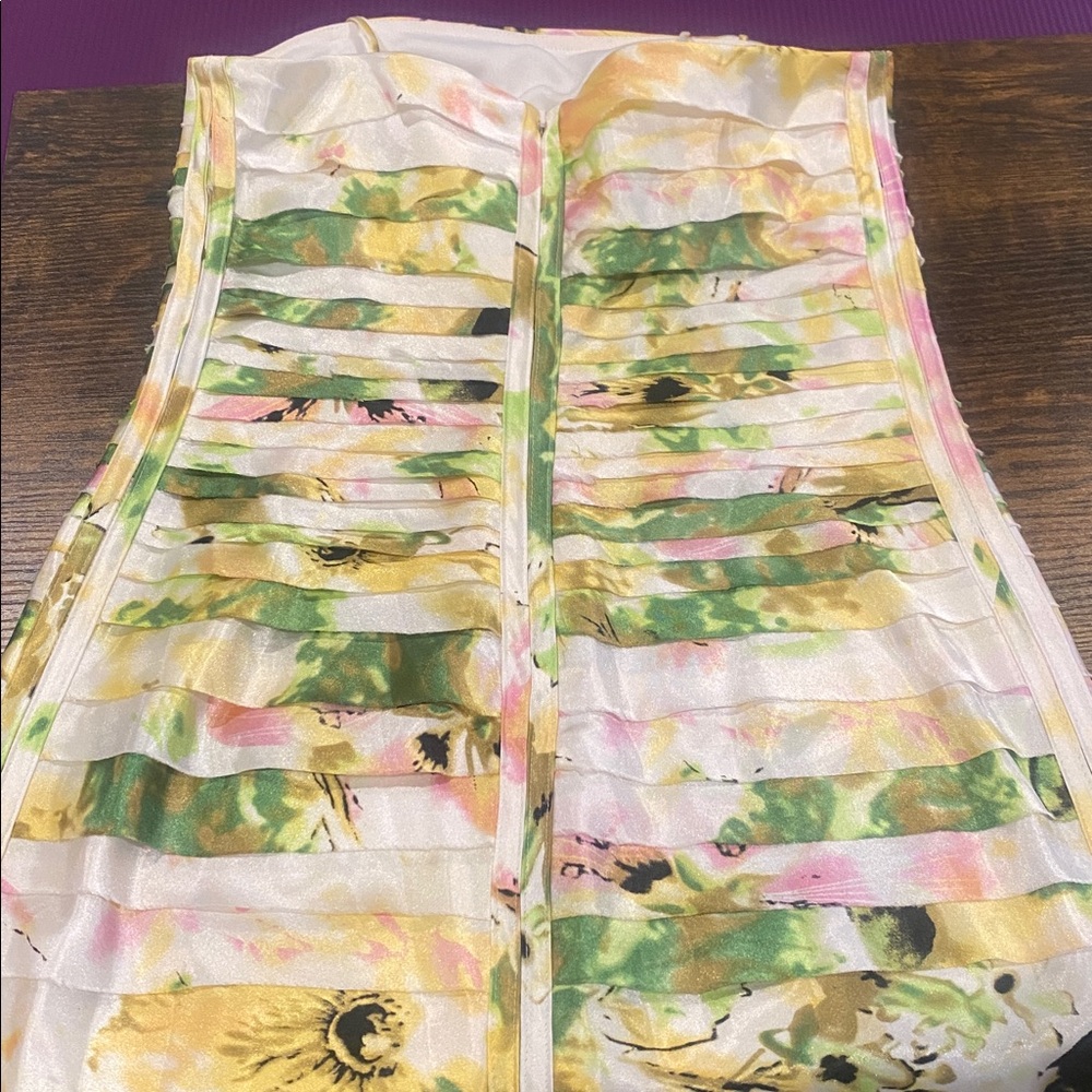 Beautiful floral silk Dress with wrap - Picture 10 of 14